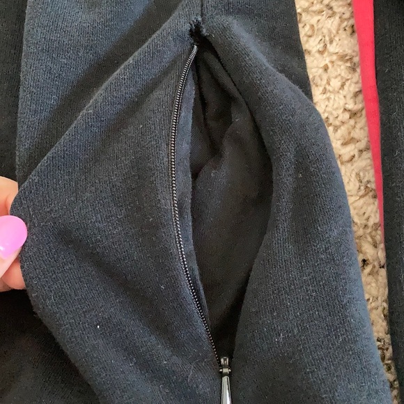 Adidas Women’s Pullover size M - Picture 3 of 4